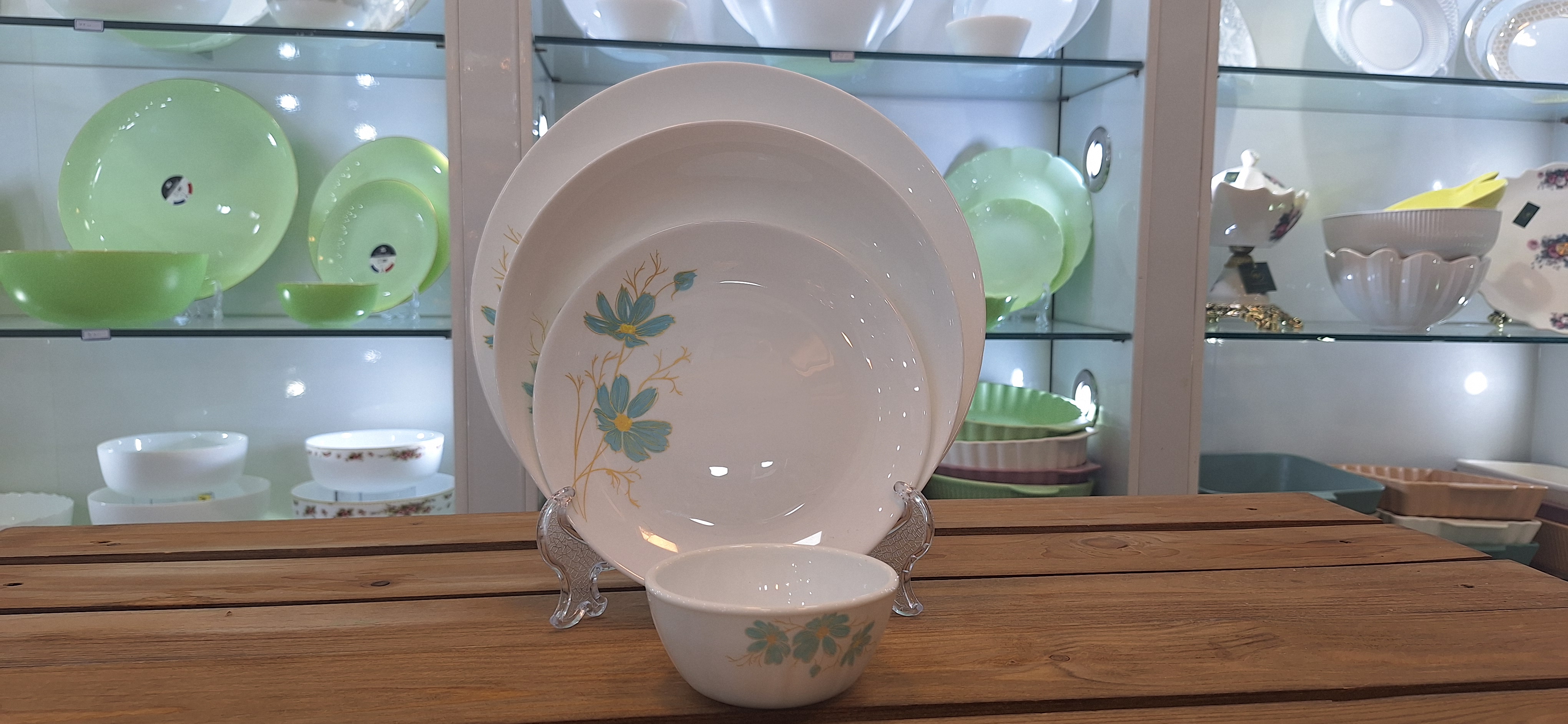 سرویس ۲۵پارچه سفید گلدار آبی درجه یک دینو